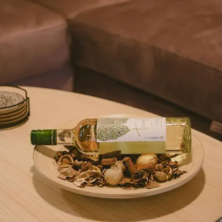 Downtown Hideaway * Salonic